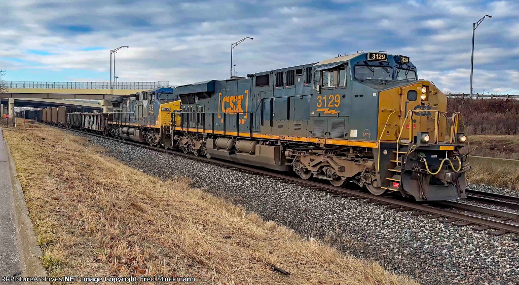 CSX 3129 leads M418.